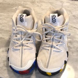 Boys KYrie 4 basketball Shoes, 2.5